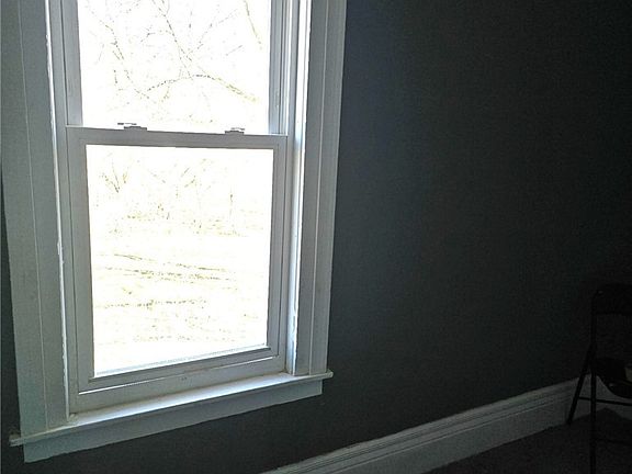 5th image of 1327 Willow Ave
