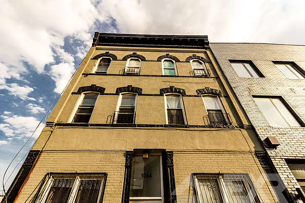 Rented by EXR | media 17