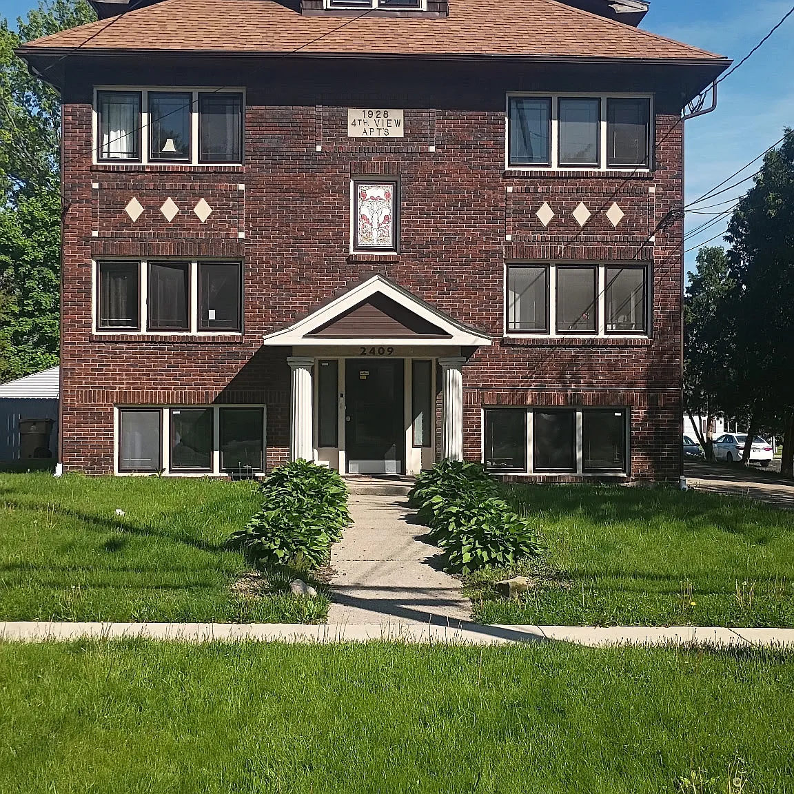 2409 4th St — Photo 2