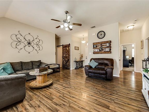 4th image of 625 Jordan Ln