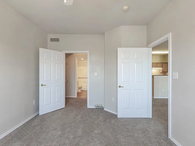 Sequoia Park Apartments — Photo 13