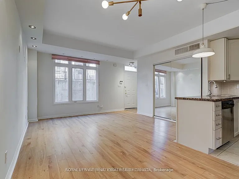 80 Carr St #Townhouse 31 — Photo 5
