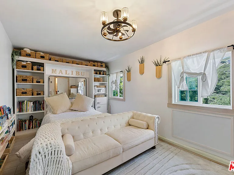 2851 Seabreeze Dr — Photo 38