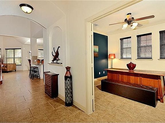 5th image of 30 Golden Orchard Pl