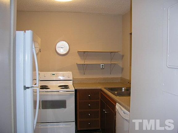 5th image of 500 Umstead Dr APT D301