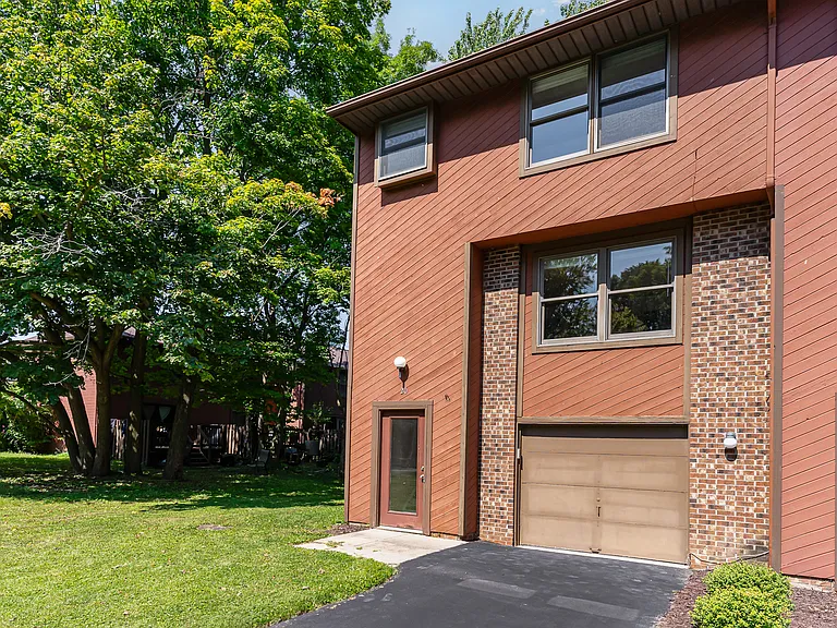 20 Garrison Dr — Photo 1