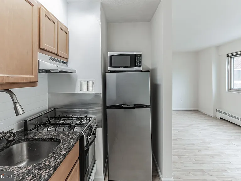 2101 Chestnut St #1102 — Photo 10