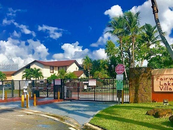 3rd image of 1005 NW 106th Avenue Cir