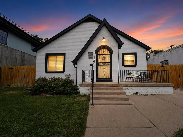 2615 W Caithness Pl — Photo 1