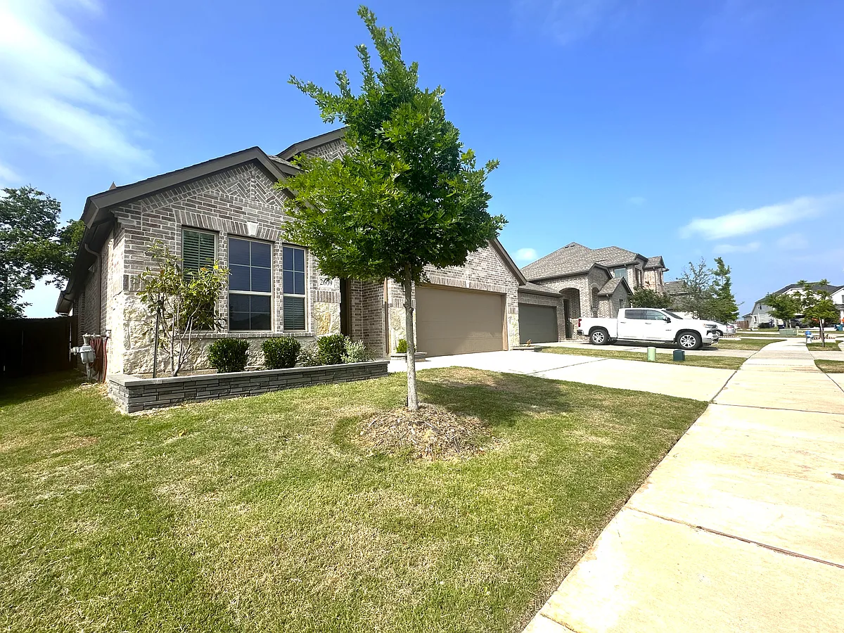Building Photo - 2609 Chevy Chase Dr
