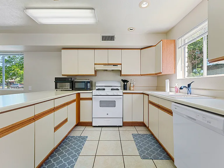 535 S Temple St #1 — Photo 5