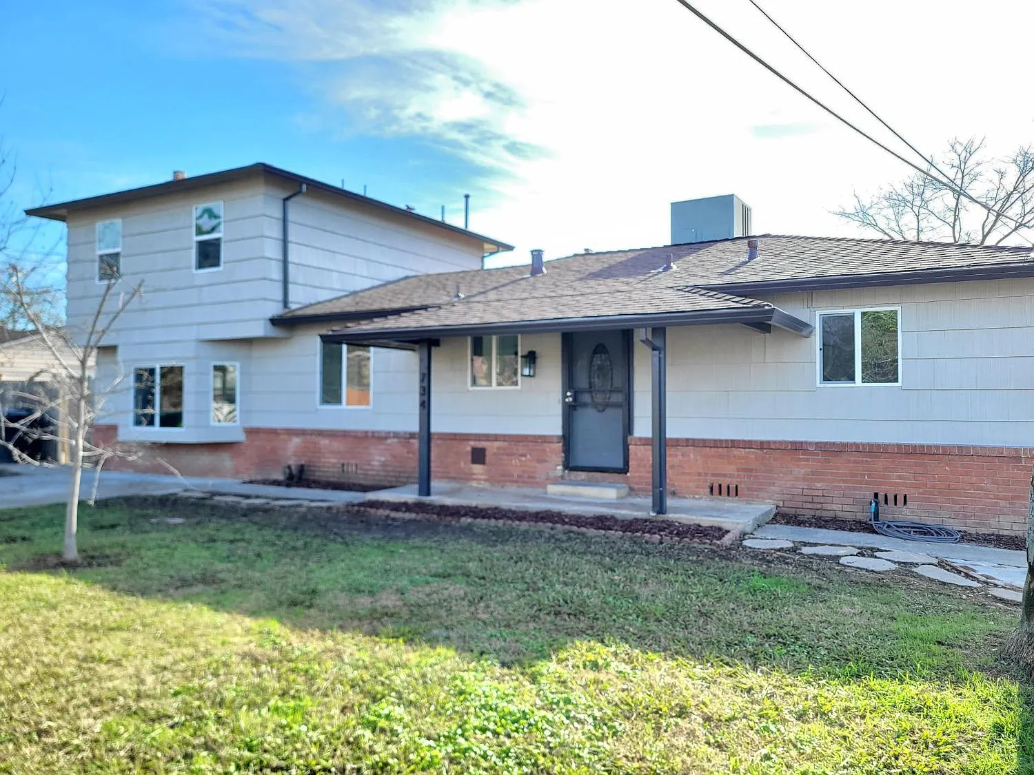 734 N St photo 1