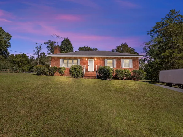 95 Windsor St, Goldston, NC 27252