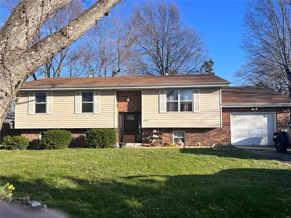 2428 Donna Dr, High Ridge, MO 63049