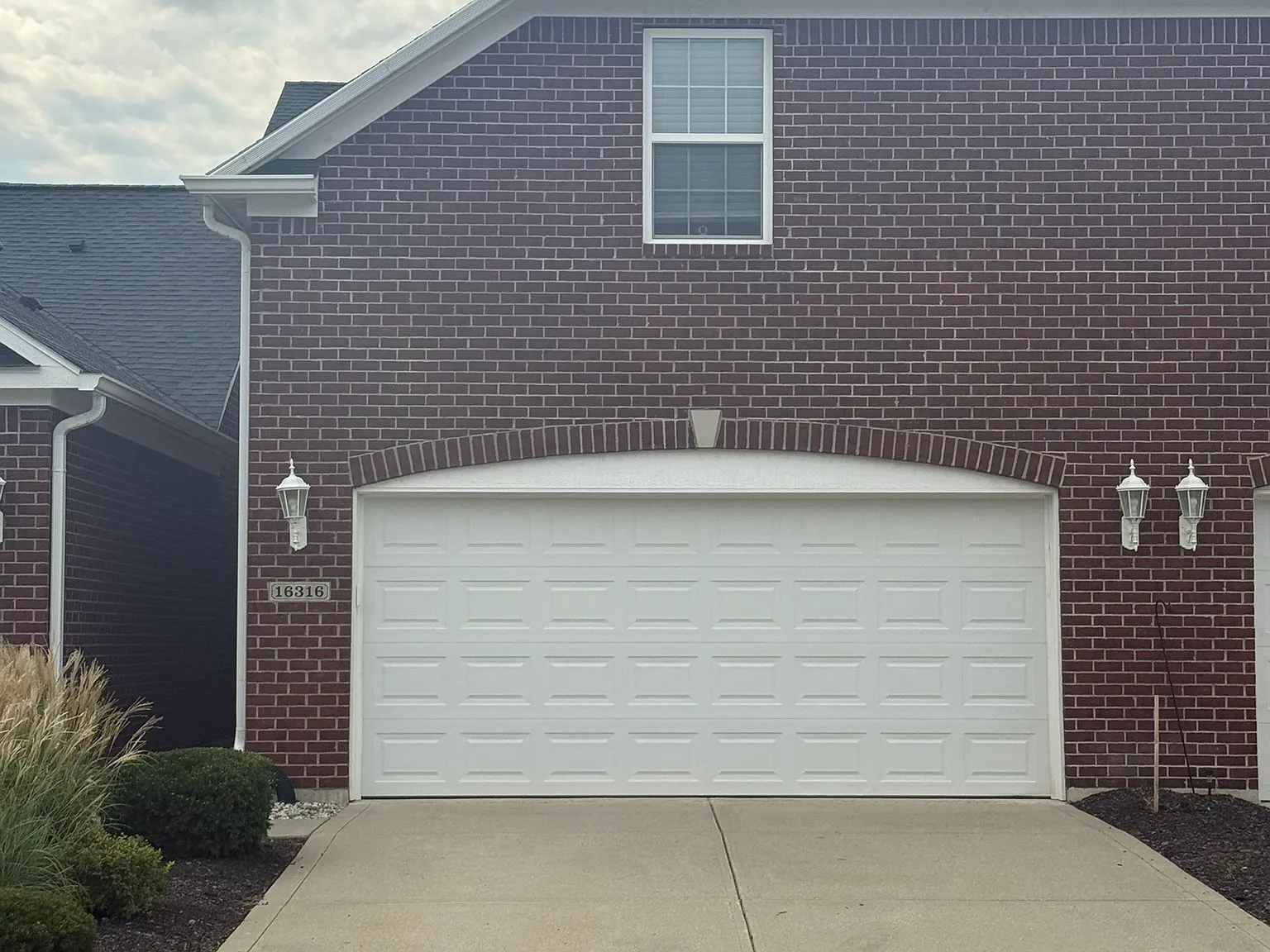 3 bed, 2.5 bath, 1878 sqft, $2,200 — Photo 1
