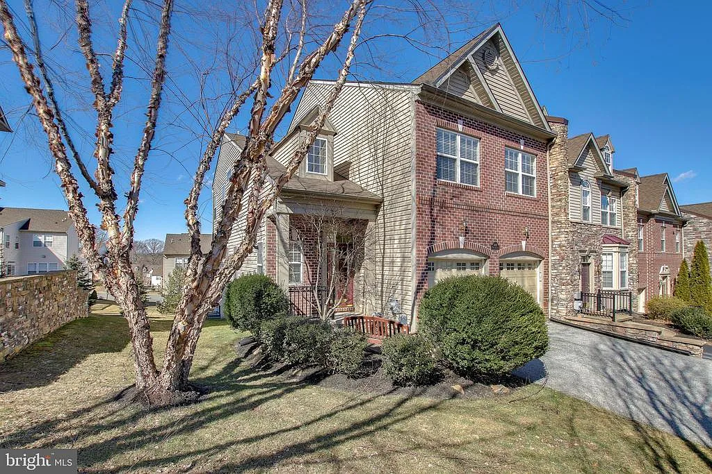 3143 Woods Edge Dr photo 1