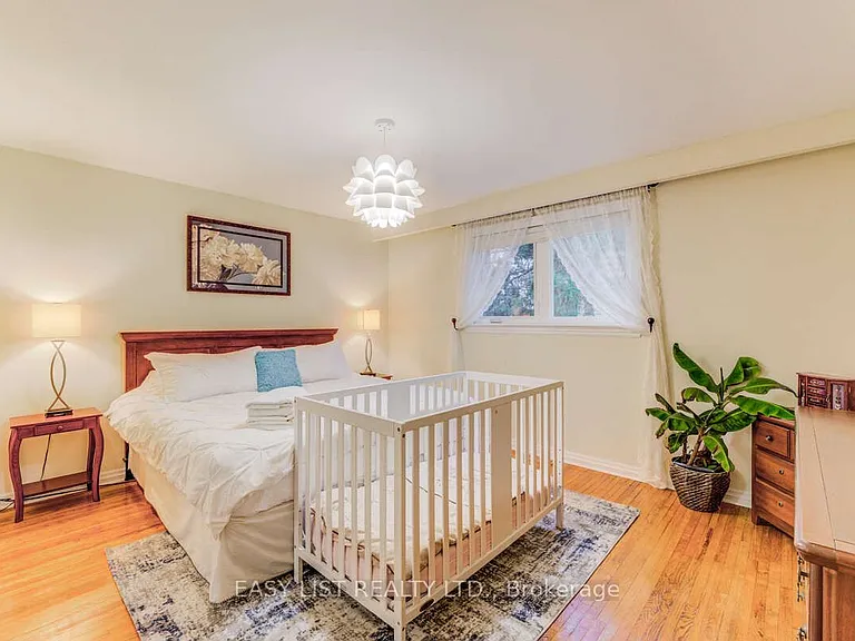 946 McBride Ave — Photo 10