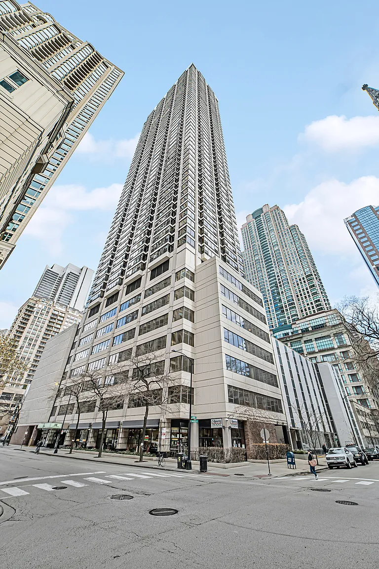 30 E Huron St APT 1903 photo 1