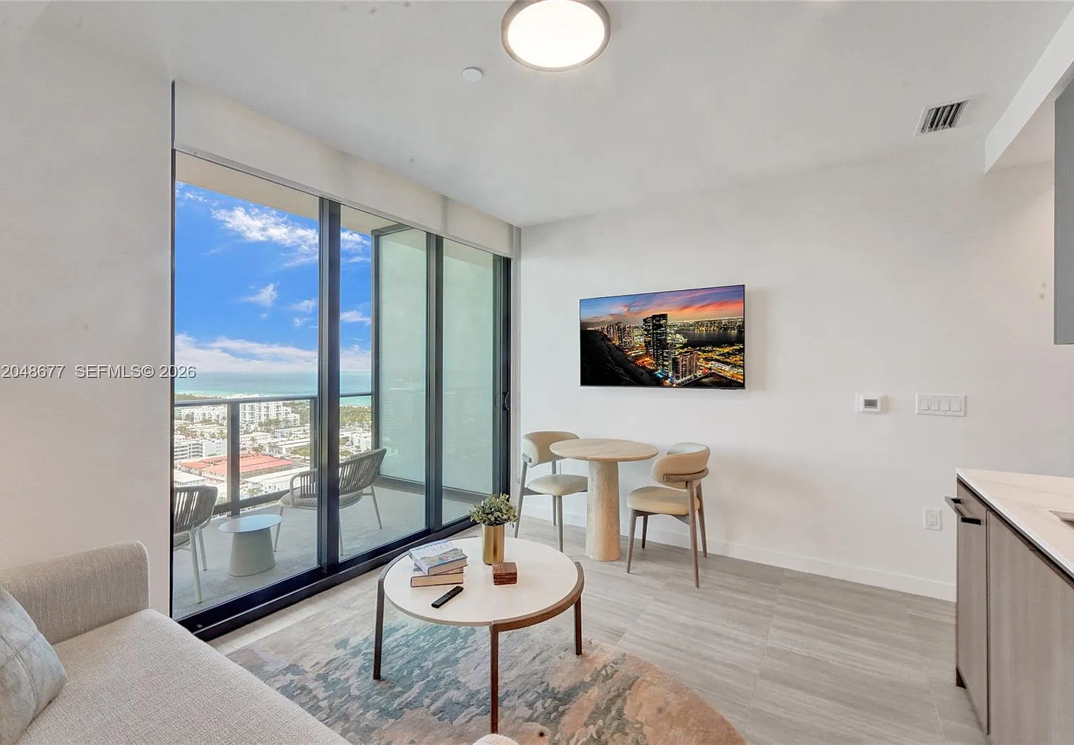 1 bed, 1.0 bath, 412 sqft, $6,000 — Photo 4