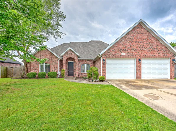 1953 S Doral Dr, Fayetteville, AR 72701
