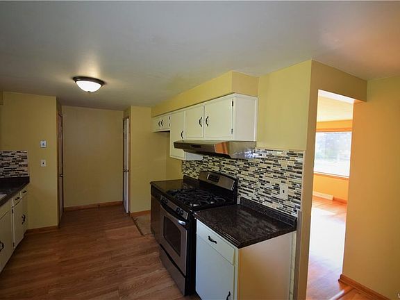 3rd image of 1664 Meadow Dr