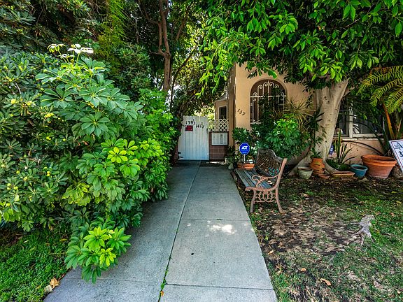4th image of 139-141 N Swall Dr #141-1/2