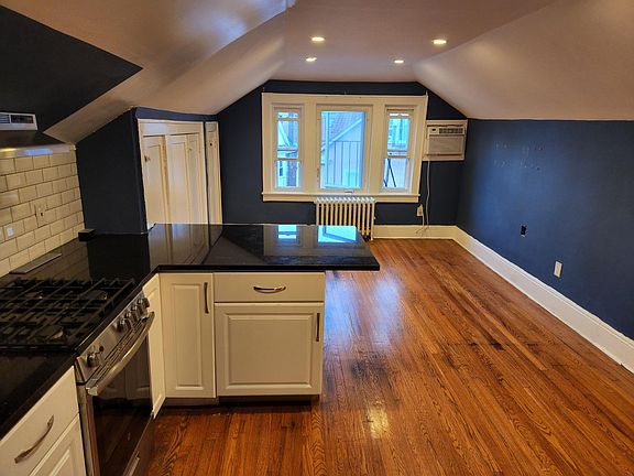 3rd image of 46 Beekman Ave