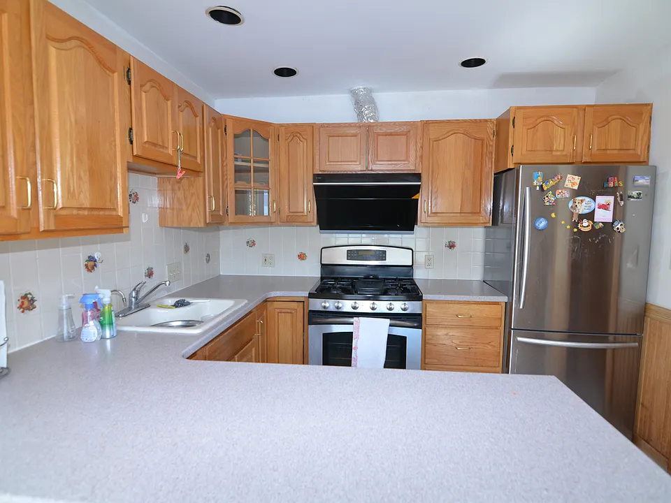 65 Vassall St