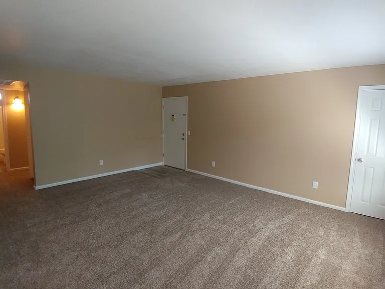 1435 Willis St — Photo 6