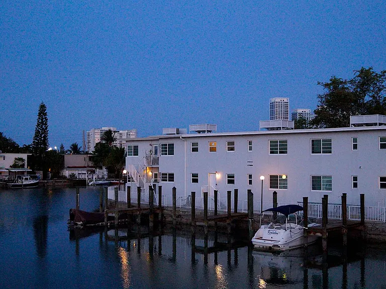 7207 Bay Dr #15 — Photo 16