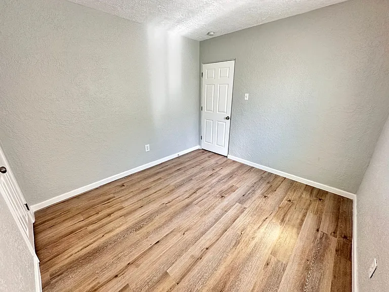 2120 La Veta Dr NE — Photo 31