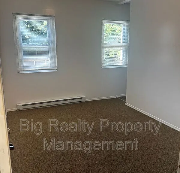 29 N Main St #2E — Photo 3