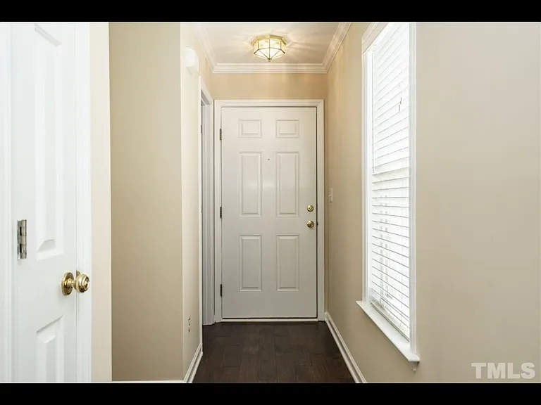 145 Woodson Dr — Photo 1