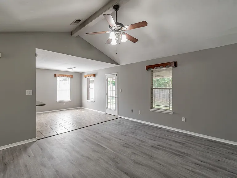 3705 Price Cir — Photo 4