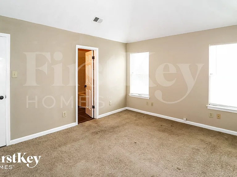 5672 Riverhead Ave — Photo 9