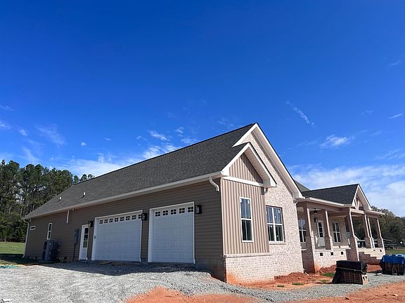 3rd image of 406 Casey Rd