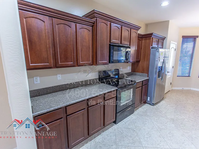 11751 W Daley Ln — Photo 11