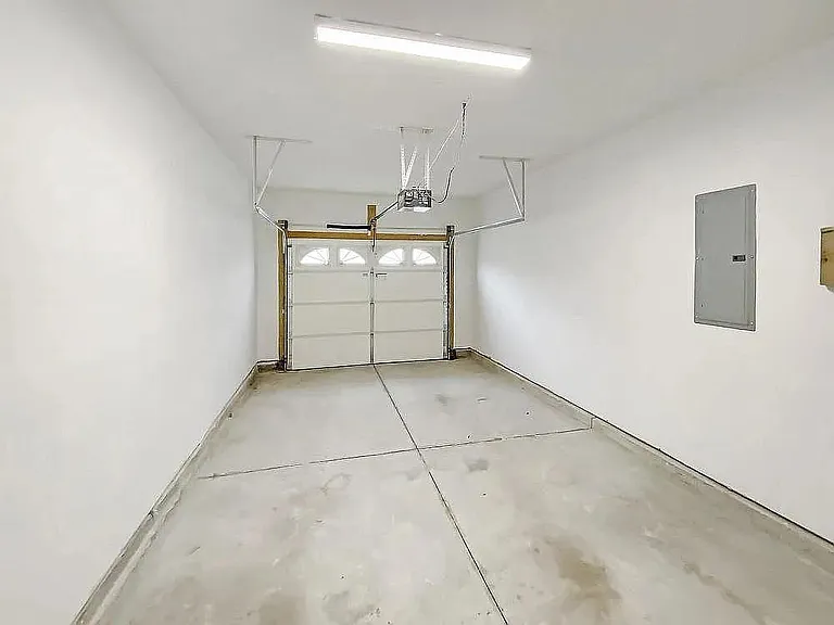 65 Roselite Cir — Photo 32