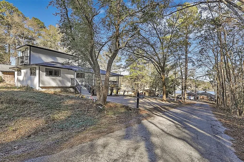 5 bed, 2708 sqft, $2,400 — Photo 2