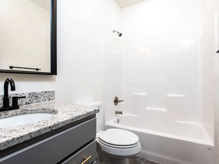 2885 N Oliver St — Photo 40
