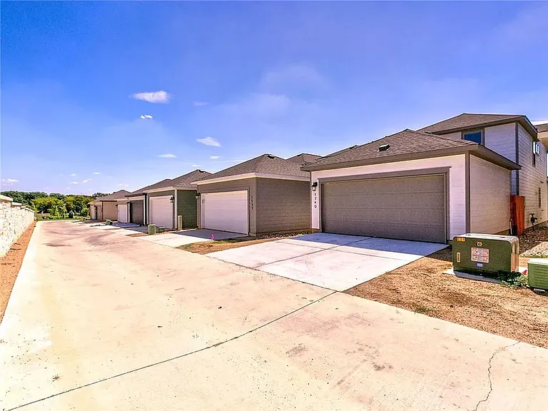 1749 Yaupon Grove Ln — Photo 7