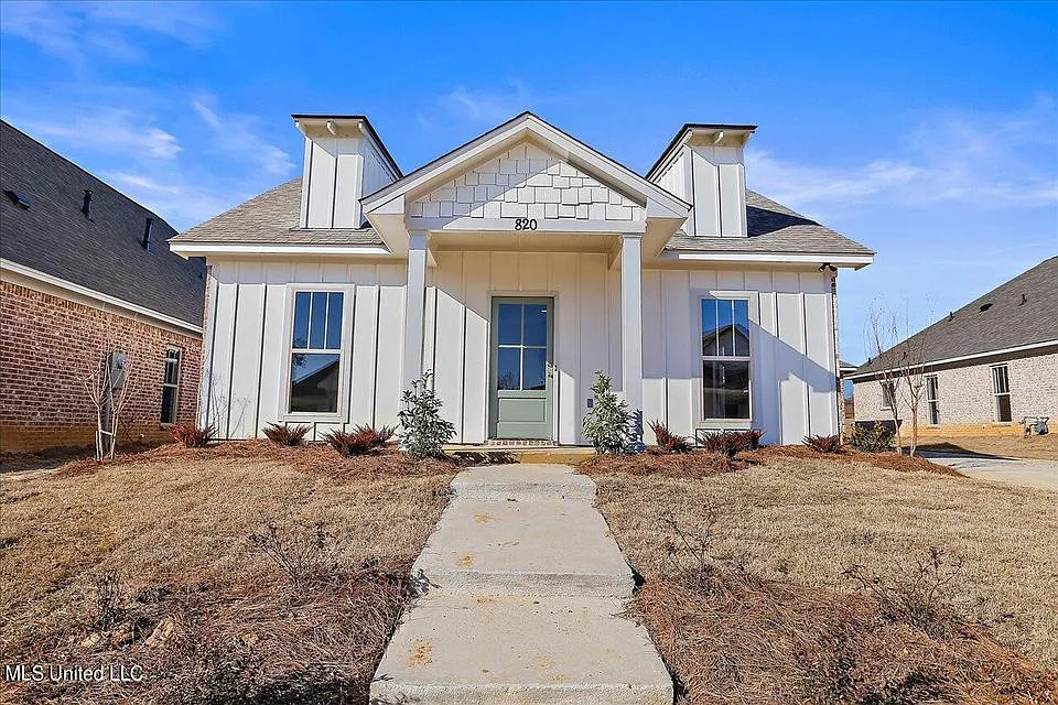 820 Long Leaf Cir