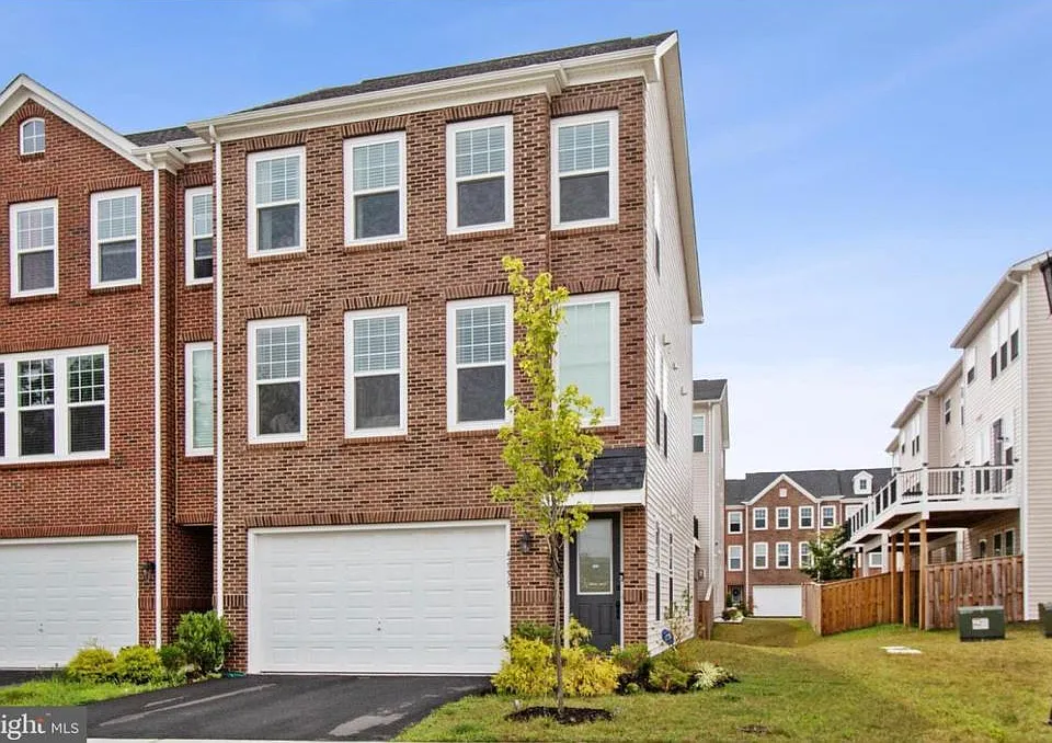 42275 Lancaster Woods Sq