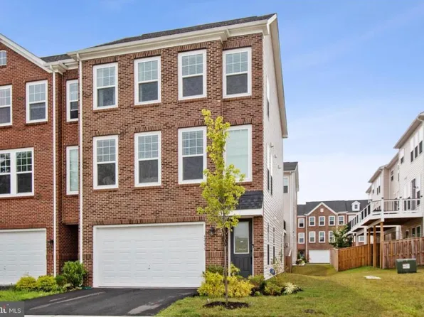 42275 Lancaster Woods Sq, Chantilly, VA 20152