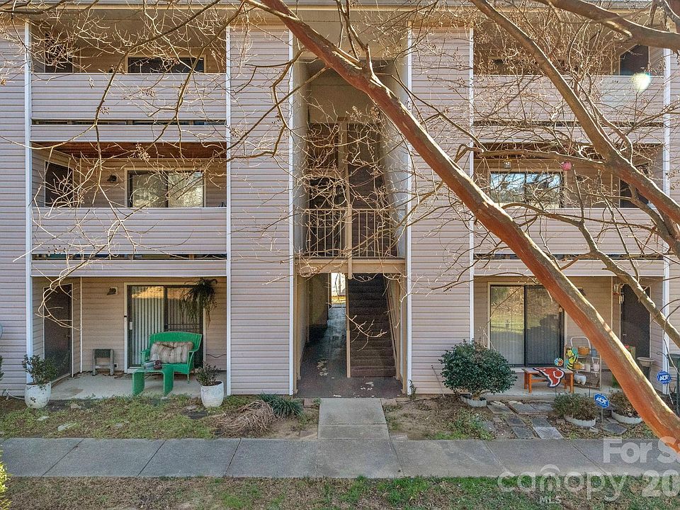 1st image of 7530 Pebblestone Dr