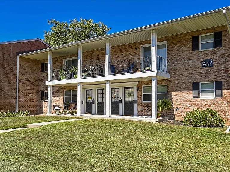 Holly Court — Photo 16