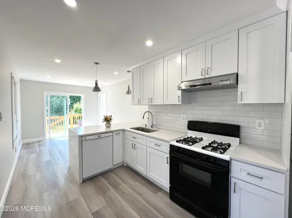 32 Washington St, Rumson, NJ 07760