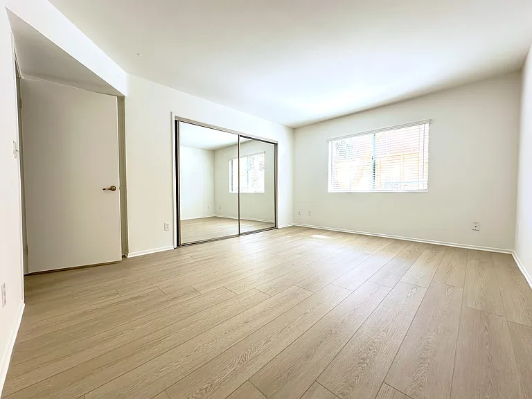 1345 S Westgate Ave #104 — Photo 3