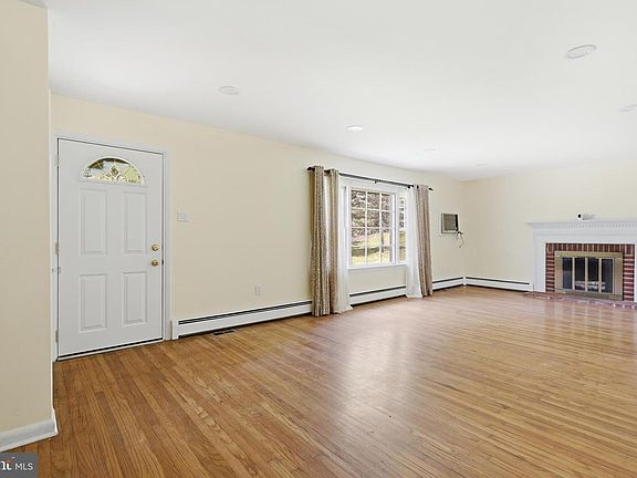 4th image of 1116 Hagues Mill Rd