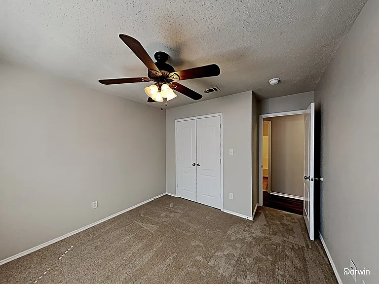 1210 Hampton Dr — Photo 15